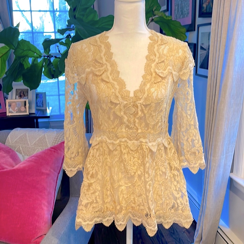 POL lace blouse - ivory size small gorgeous worn once.